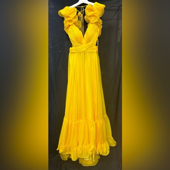 Mac Duggal 67911 Size 8 RUFFLE TIERED CUT-OUT CHIFFON GOWN - Picture 4 of 7